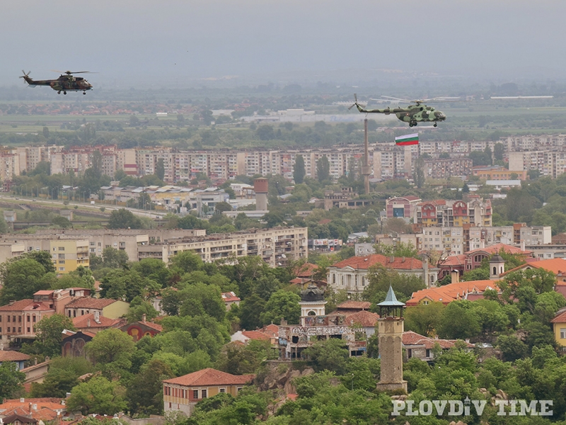 Красиви СНИМКИ на хеликоптерите над Пловдив