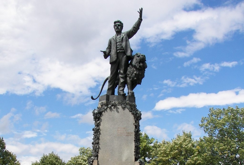 Ремонтират емблематичния паметник на Левски в родното му Карлово