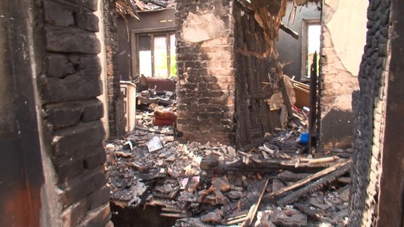 Да помогнем: Многодетно семейство изгуби дома си при пожар СНИМКИ