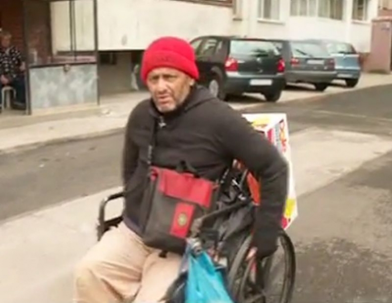 Изхвърлиха болен мъж от общинско жилище, на боклука отишъл и инсулинът му