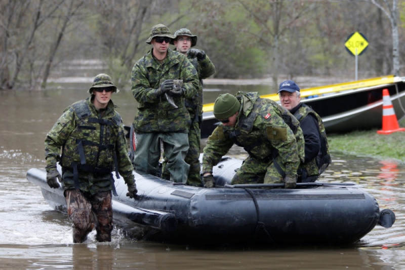 Бедствено положение в Канада, вода заля десетки селища