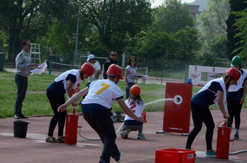 11 отряда млади огнеборци се включиха в състезание в Пловдив СНИМКИ
