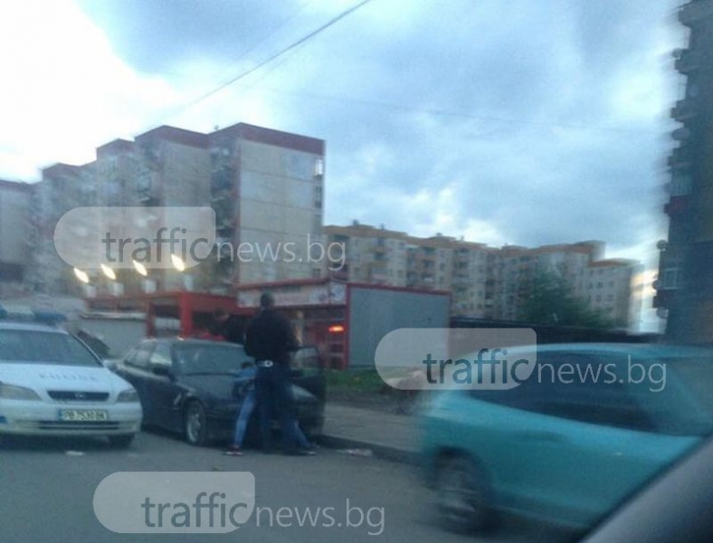 Показен арест в Пловдив! Двама с белезници върху БМВ СНИМКА