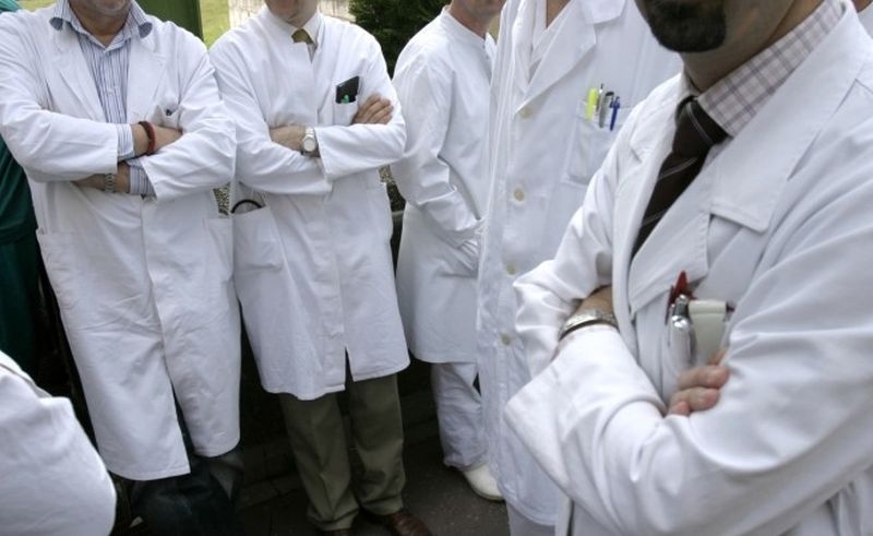 Лекарското съсловие в готовност да съди здравната каса