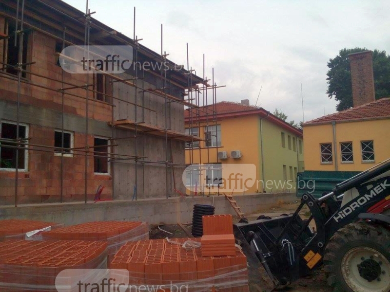 Вдигат ново крило на единствената детска градина в Коматево, приема 100 деца през септември СНИМКИ