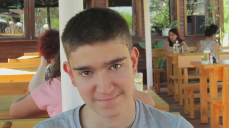 Откриха в дере обувките на изчезналото 20-годишно момче от Родопите