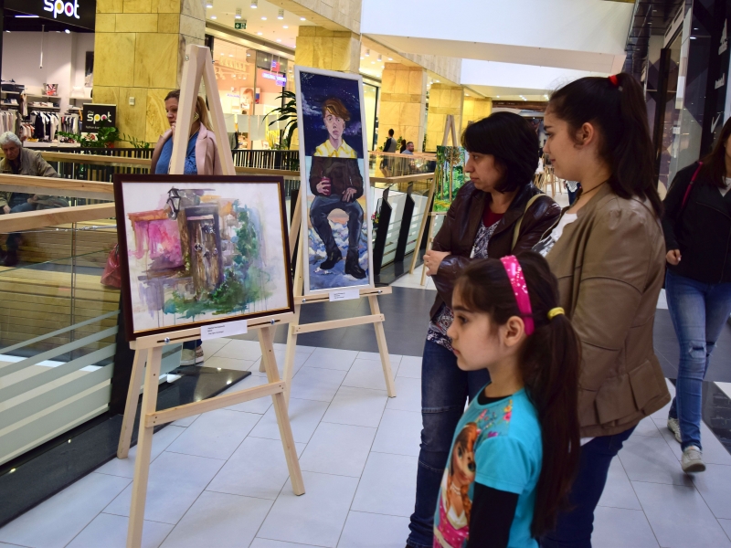 Децата на Общество Nota Bene събраха 5 допълнителни стипендии с  изложбата 