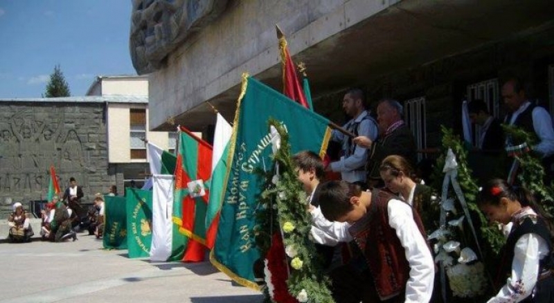 Литийно шествие почита жертвите от Баташкото клане