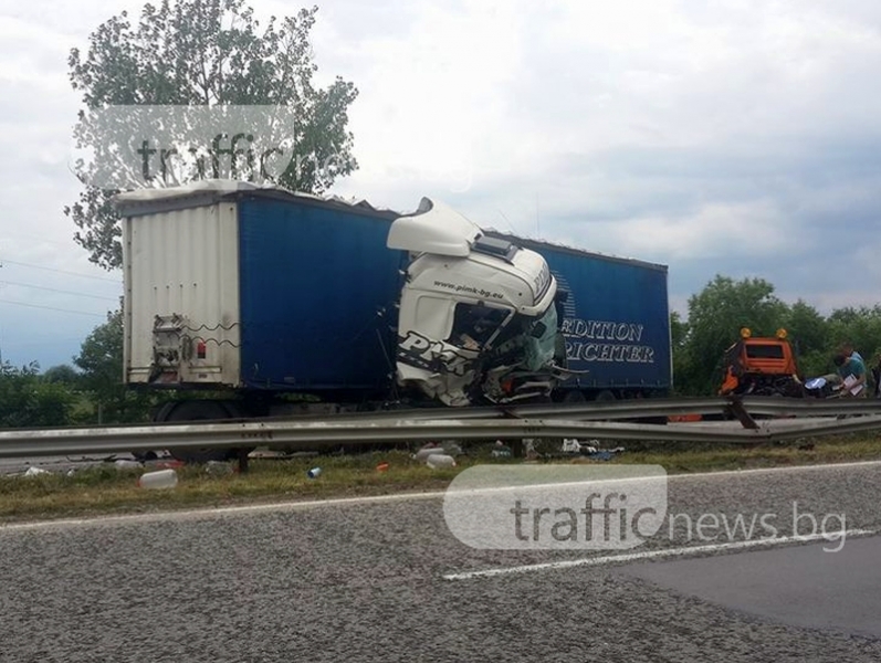 Първи СНИМКИ от мелето с камион на магистралата край Пловдив
