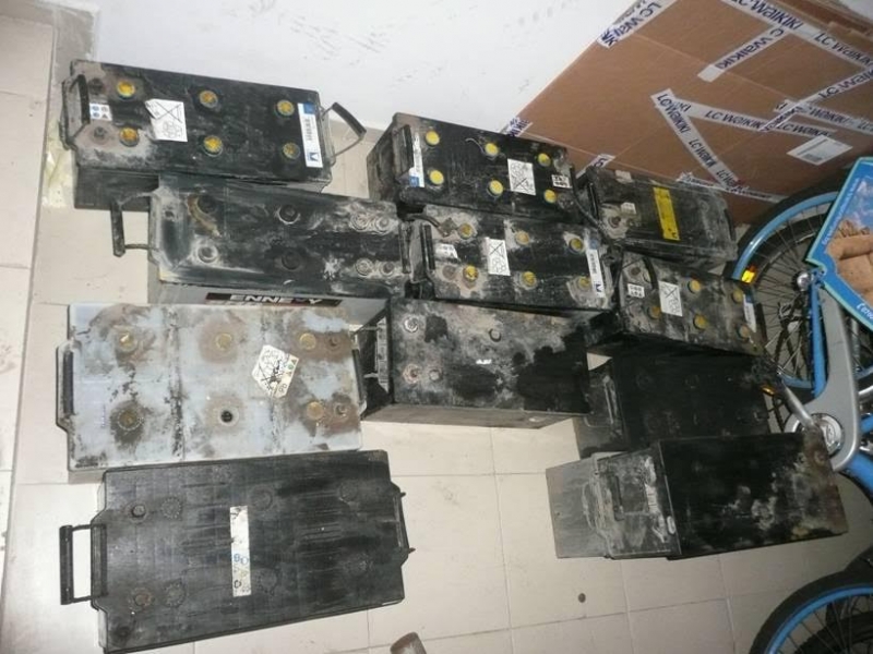 Арестуваха тийнейджъри, крали наред акумулатори, плейъри и бири