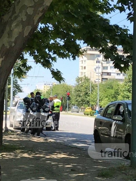 Засилени проверки в Пловдив! Полицаи спират коли наред СНИМКИ