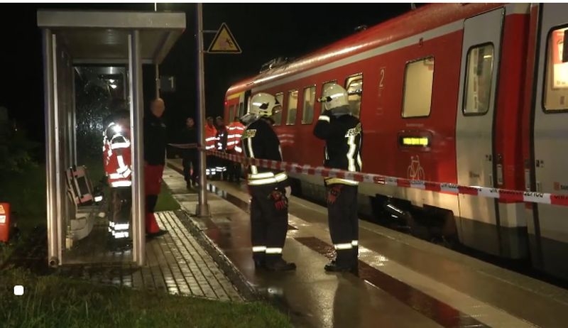 Влак дерайлира в Германия, седем души са ранени ВИДЕО