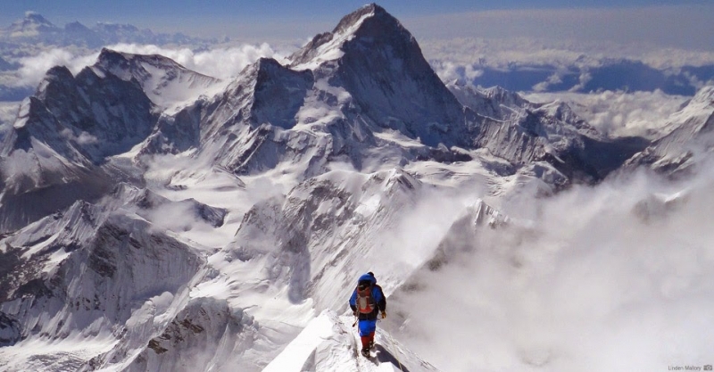 Трима алпинисти загинаха на Еверест
