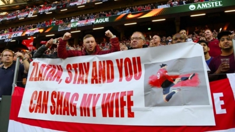 18+  Фен на Юнайтед към Ибра: Остани и ще имаш жена ми