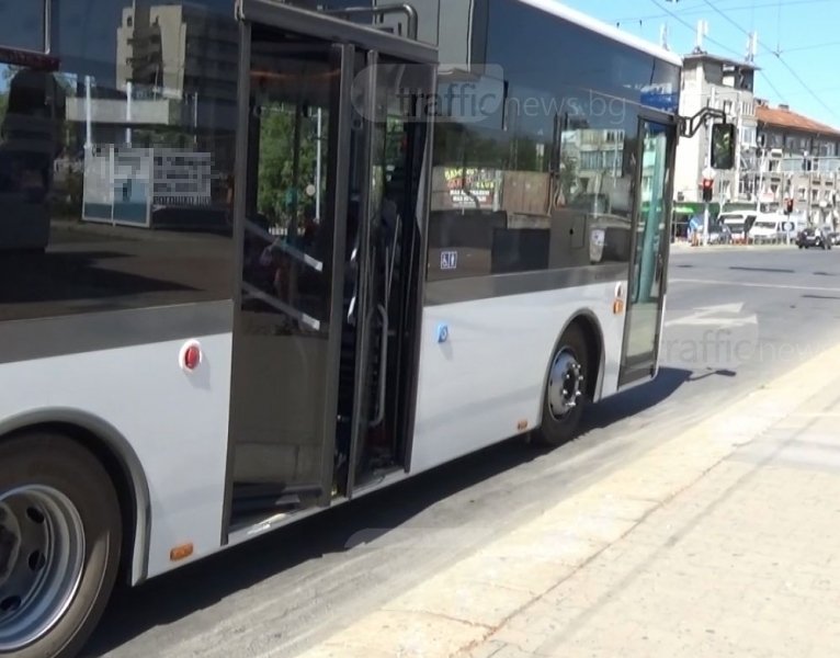 Врата на автобус затисна пенсионерка в Пловдив, счупи й ръката
