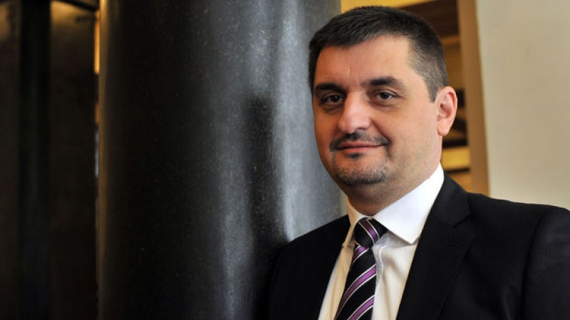 Кирил Добрев напусна парламента заради висш партиен пост в БСП