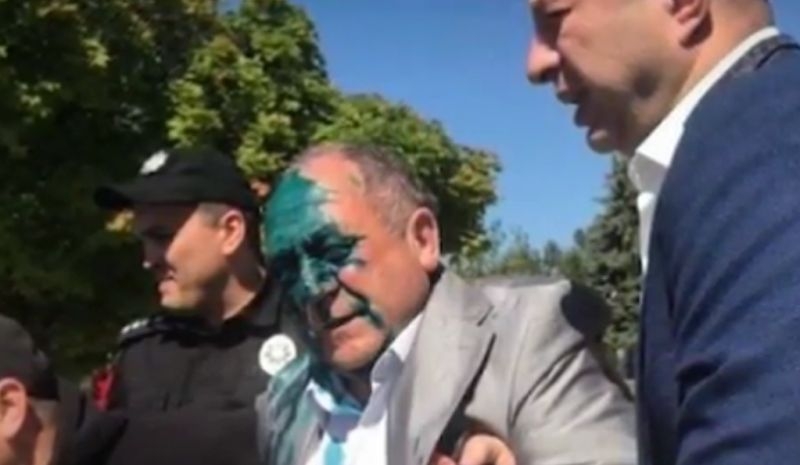 Украинци пребиха и изхвърлиха в кофа бесарабски българин