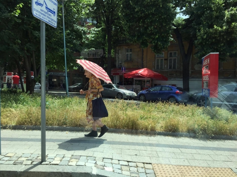 Честито! Термометърът в Пловдив удари 30 градуса! СНИМКИ