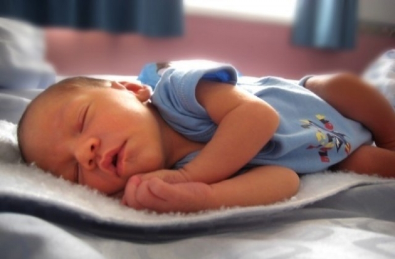 Стимулират майки да се върнат по-бързо на работа