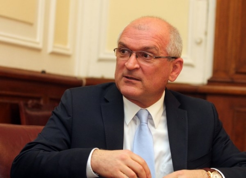 Димитър Главчев получи 4 гласа преднина, остава начело на парламента