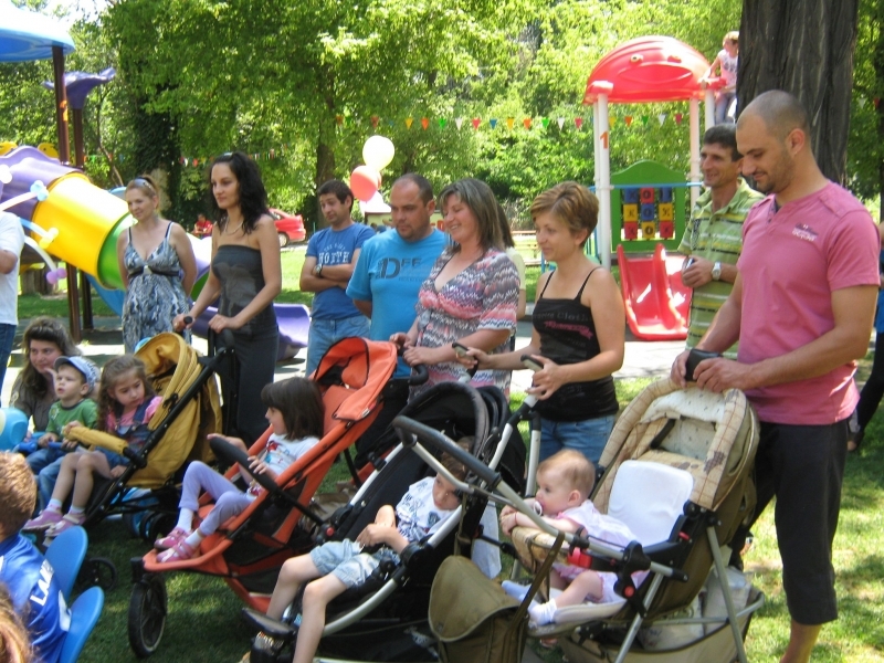 Срам! Държавата остави хиляди пловдивски майки без пари навръх 1 юни