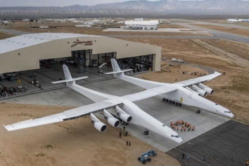 Показаха най-големия самолет в света ВИДЕО