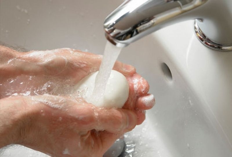 Ефикасно ли е да си мием ръцете със студена вода?