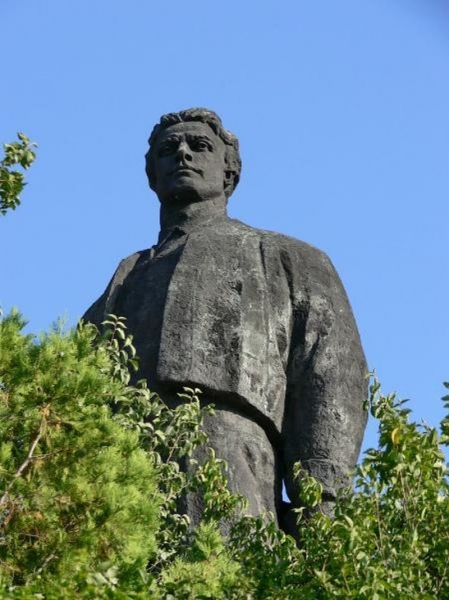 Родолюбиви българи издигат първия паметник на Левски в Канада
