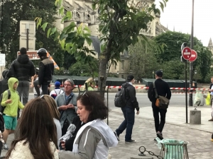 Стрелба в Париж! Катедралата “Нотр Дам' е под обсада ВИДЕО