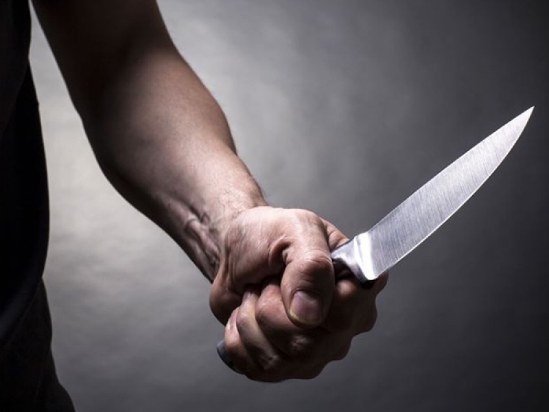 Мъж с нож взе заложници в център по заетостта
