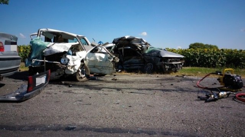 Тежка верижна кастрофа, има ранени, сред които и деца