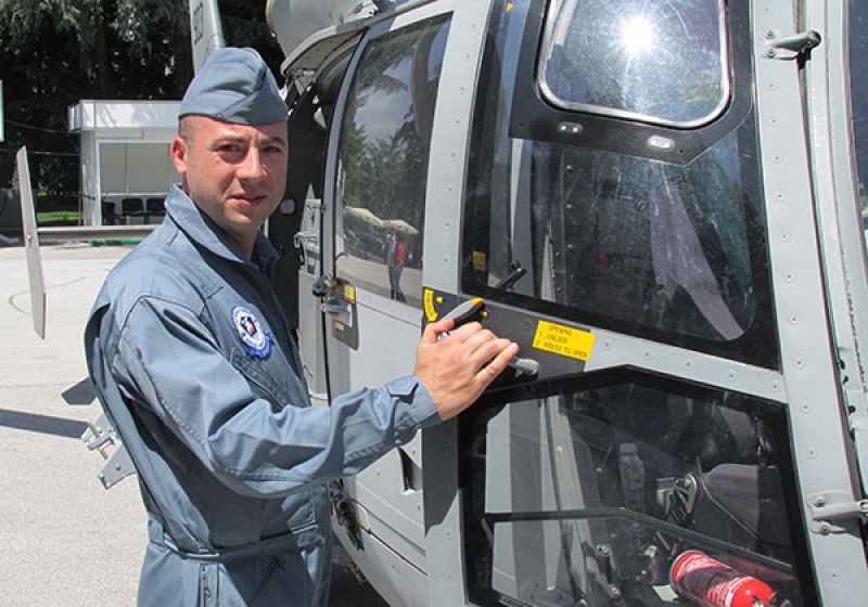 Падналият вертолет се е ударил във военен кораб