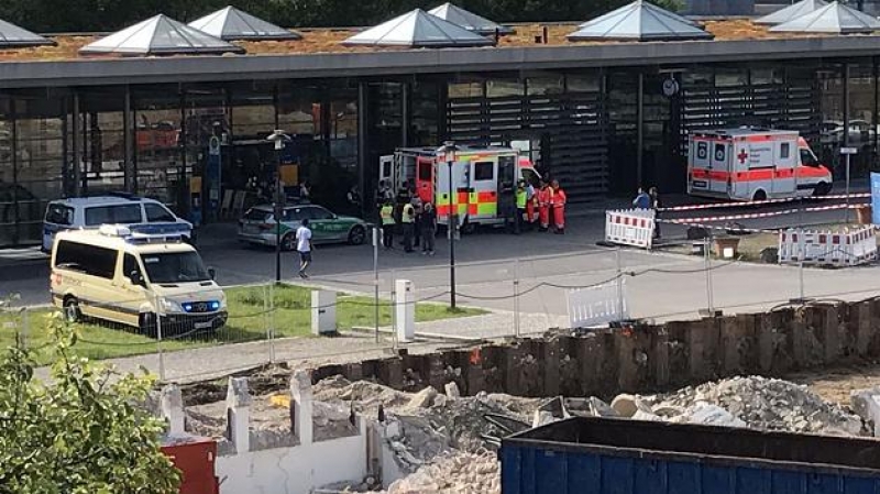 Стрелба на спирка от градския транспорт в Мюнхен, има ранени СНИМКИ