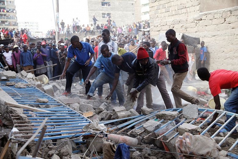 15 души са в неизвестност след срутване на сграда СНИМКИ