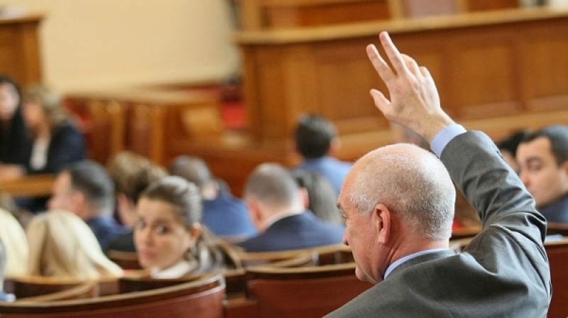 Правната комисия към парламента прие мажоритарния вот, влиза за гласуване в пленарна зала