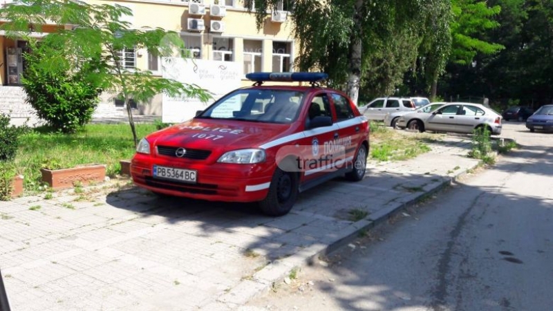 В търсене на сянка полицай кацна на тротоар в Пловдив