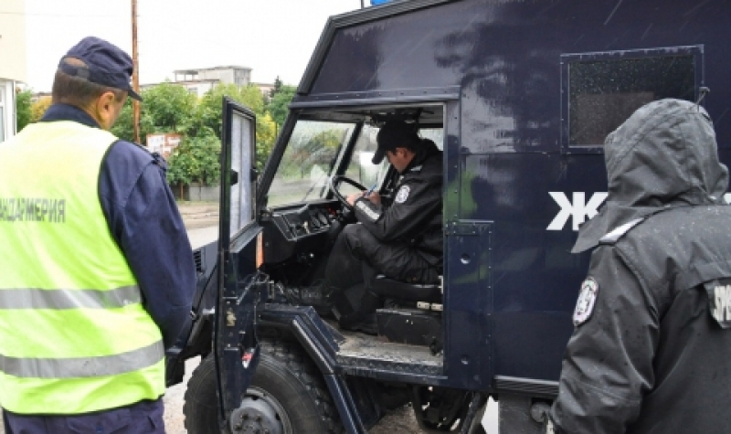 Пловдивската жандармерия щурмува ромските махали в Пазарджик и Пещера