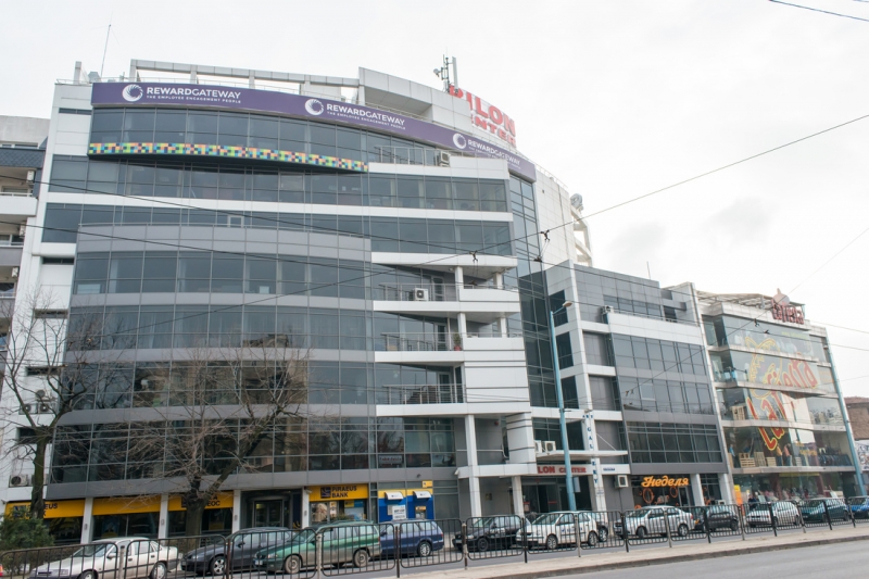 Майстори налагат 