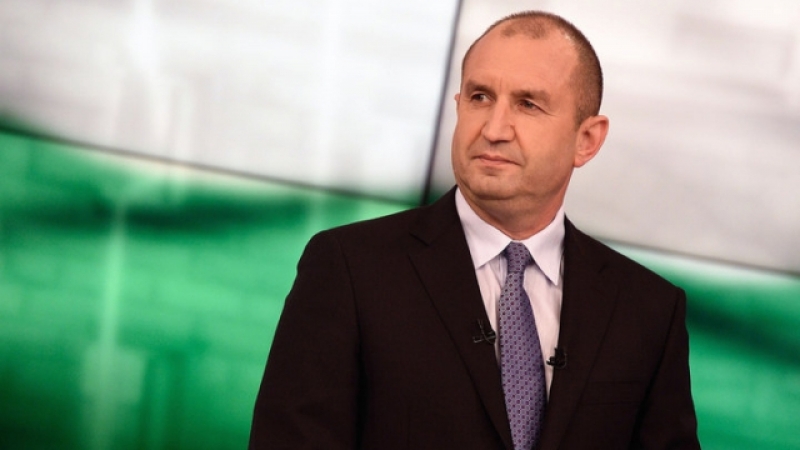 Президентът не се вслуша в съвета на Бойко Борисов, няма да уволни Пламен Узунов