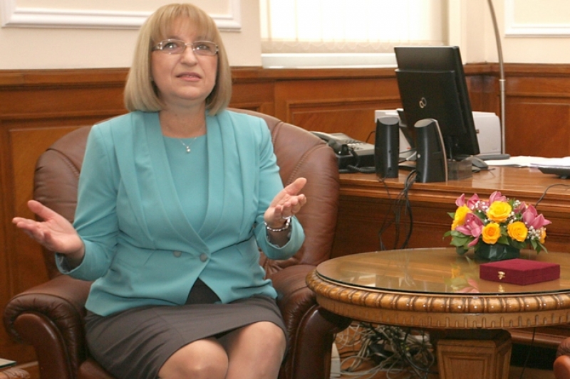 Цецка Цачева няма да подава оставка, докато Бойко Борисов не я поиска