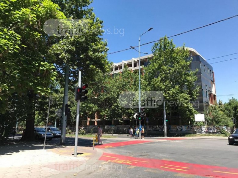 Пазят пешеходци по булевард убиец в Пловдив с нова маркировка СНИМКИ
