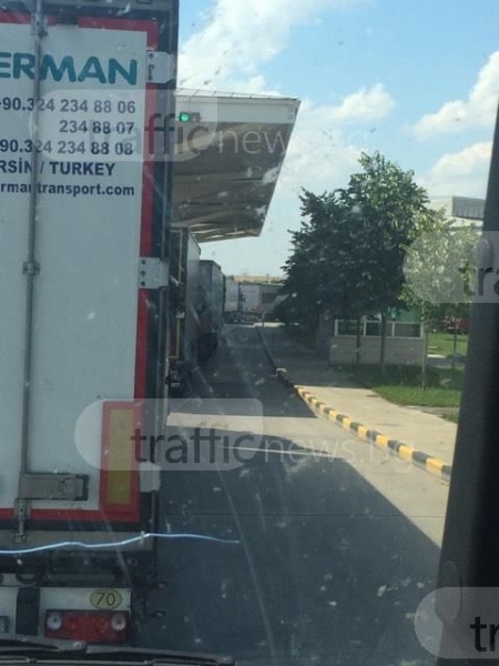 Пловдивчанин 3 дни не може да влезе в България, километрични опашки по границата с Турция СНИМКИ