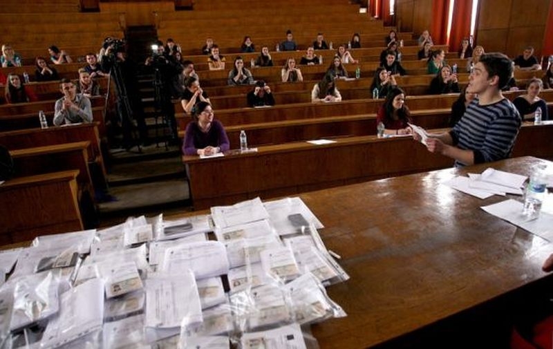 Близо 1000 кандидат-студенти на изпит по история в СУ