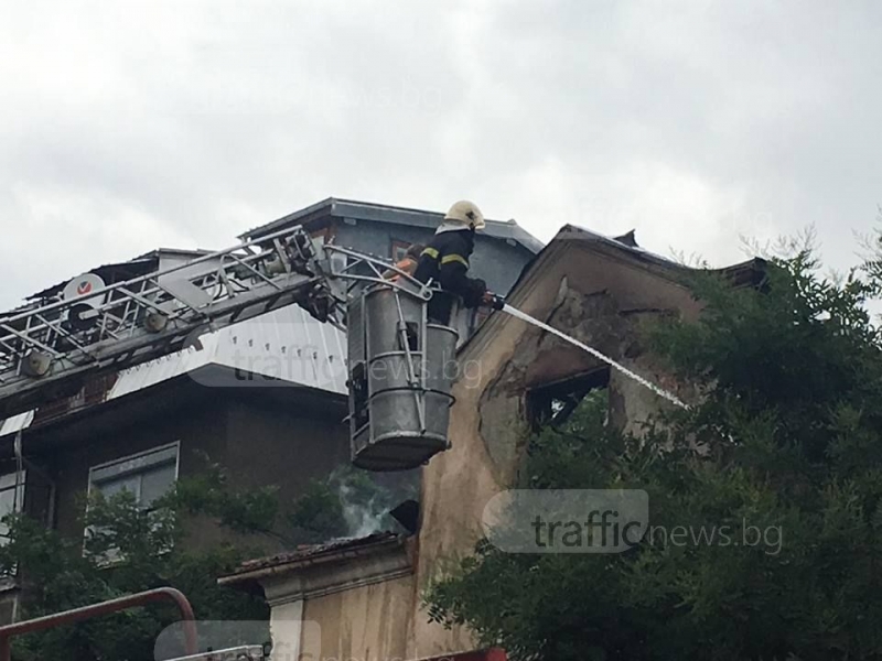 Наркомани живеели в изгорялата къща на Герджика СНИМКИ