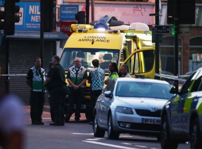 Арестуваха шофьорa на буса, връхлетял върху мюсюлмани в Лондон СНИМКИ и ВИДЕО