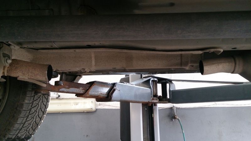 Откраднаха два катализатора и касетофони от автомобили в Пловдив и Асеновград
