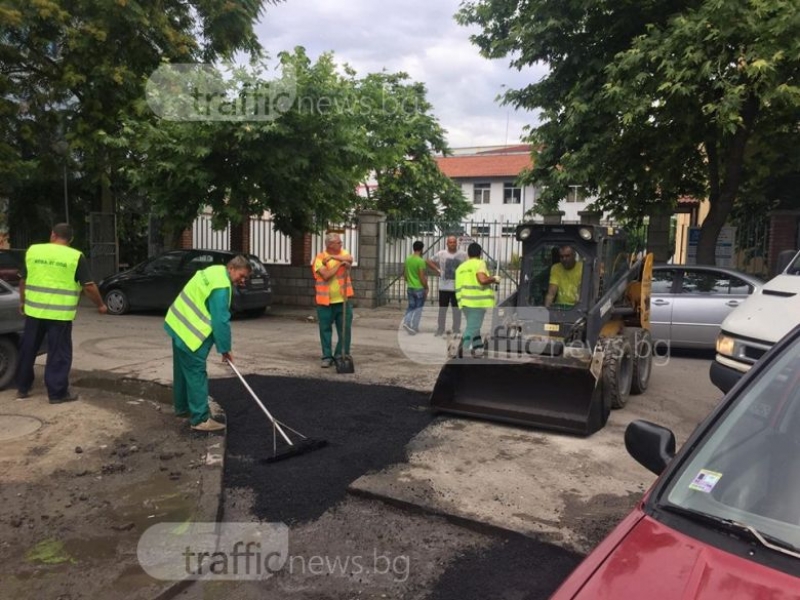 Кърпене на дупки предизвика зверска тапа, пловдивски шофьори изправени на нокти СНИМКИ