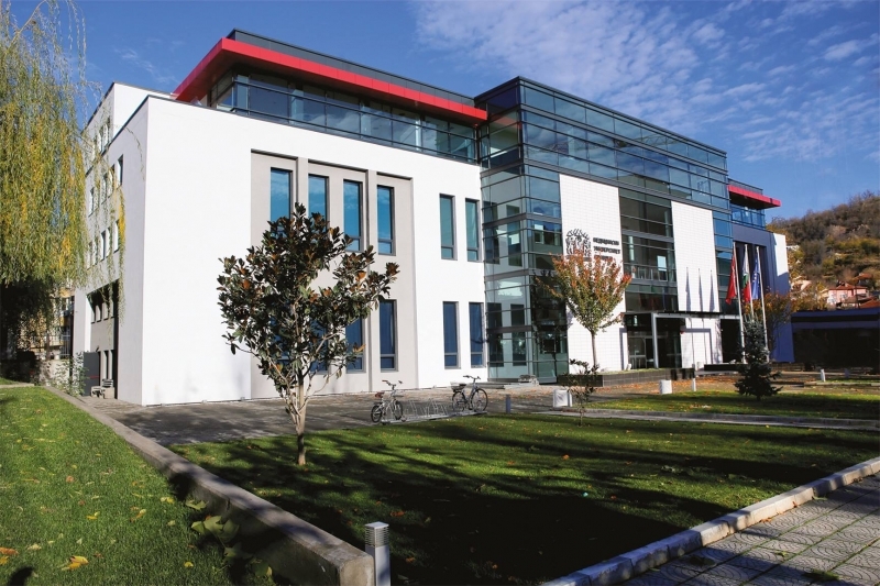 Медицинският университет в Пловдив в Топ 5 по възнаграждения