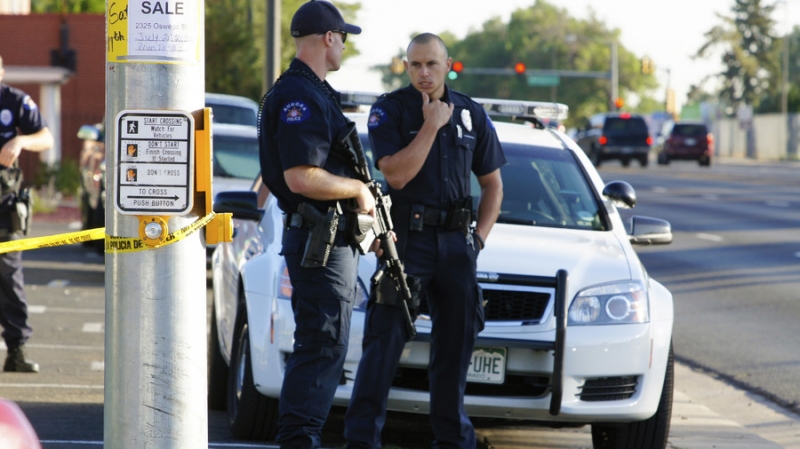 Атака на летище в САЩ: Ислямист намушка полицай