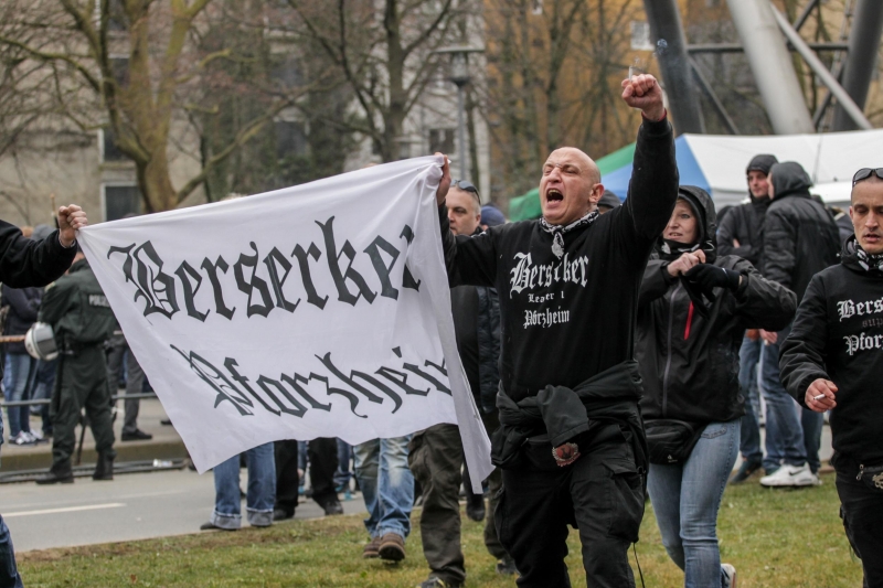 Сблъсъци между крайнодесни и антифашисти в редица английски градове